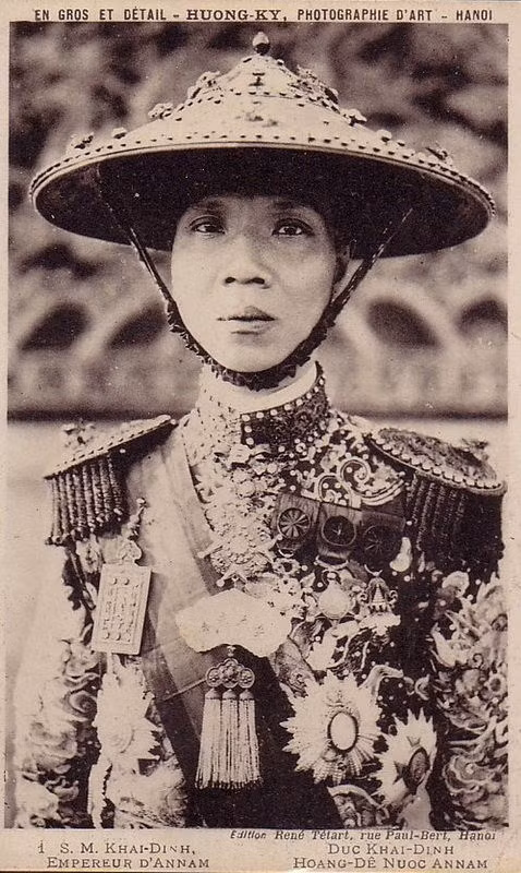 Vua Khải Định.