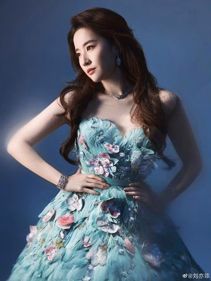 Ve dep thuan khiet nam 17 tuoi 'gay bao' cua Luu Diec Phi-Hinh-4