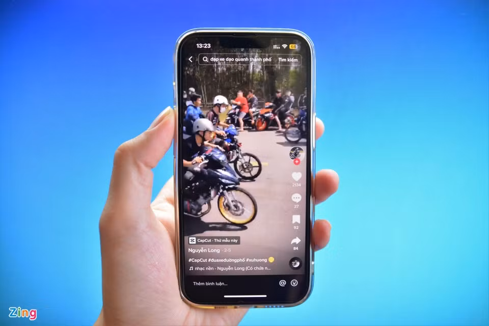 TikTok chua nhieu video dua xe trai phep, vi pham luat giao thong