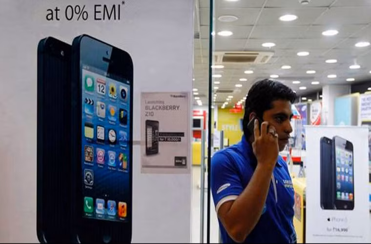 Apple đổ bộ thị trường Ấn Độ. Tờ Times of India cho biết Apple sắp mở thêm vài cửa hàng độc quyền tại những thành phố đông dân của Ấn Độ. Apple hiện chưa đưa ra bình luận gì về kế hoạch mở rộng thị phần lần này.