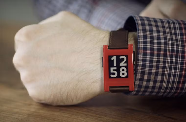 Pebble bán được 400.000 nghìn đồng hồ thông minh. Công ty này cho biết họ đã bán được 400.000 chiếc đồng hồ thông minh kể từ khi hoàn thành những đơn đặt hàng trong dự án Kickstarter.