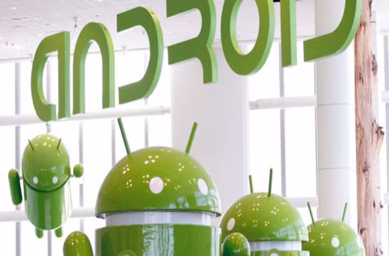 Android lại dính lỗi, khiến hàng tỉ thiết bị bị nguy hiểm. Một nhóm các nhà nghiên cứu đến từ trường đại học Indiana, Mỹ và Microsoft vừa đưa ra một thông báo về lỗi bảo mật trên quy mô lớn và nguy hiểm trong quá trình xử lý dữ liệu mới nhất của Android. Những bản cập nhật sẽ xóa bỏ hoặc thay thế hàng nghìn file trong ổ lưu trữ của điện thoại. Một con bọ có tên Pileup có thể cho phép các ứng dụng độc hại đi kèm với các phần mềm lọt được vào hệ thống dữ liệu.