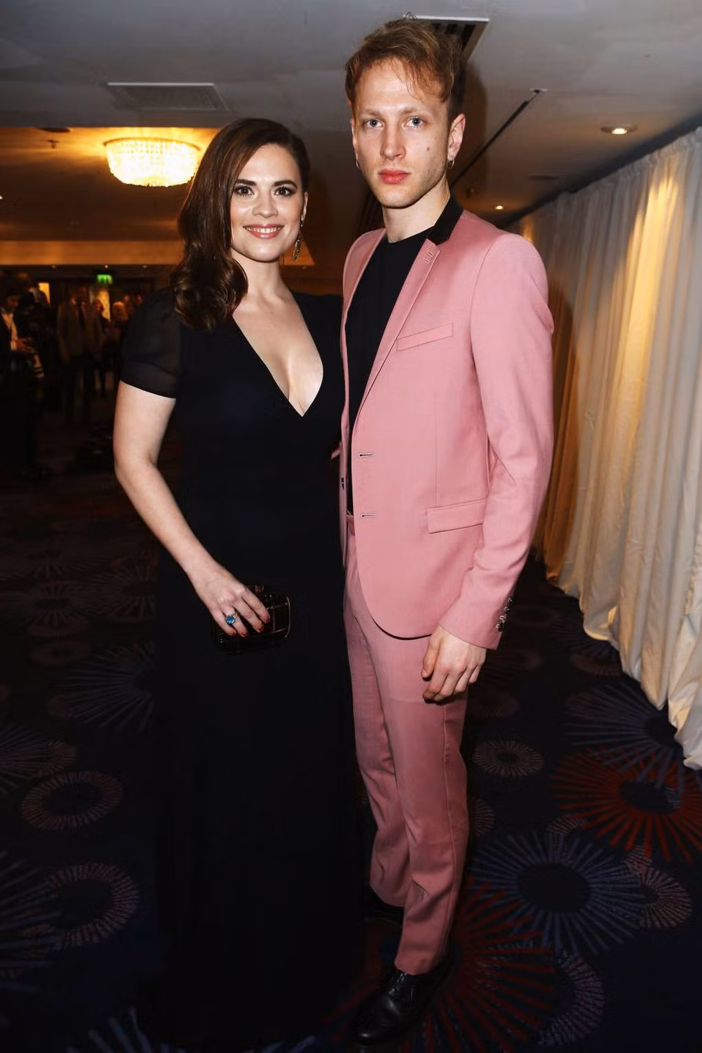 Trước Tom Cruise, Hayley Atwell hẹn hò 2 năm với người mẫu Evan Jones. Bộ đôi chia tay năm 2015 vì không cùng chí hướng. Sau đó, nữ diễn viên quen một bác sĩ người Anh nhưng cũng đường ai nấy đi vào đầu năm nay. Ảnh: Tatler.