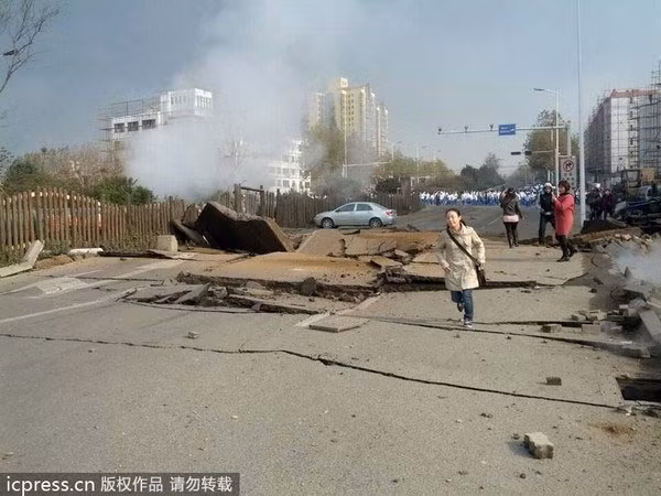 Hình ảnh vụ nổ đường ống dẫn dầu ở Thanh Đảo.