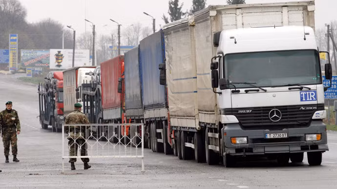 Nhân viên Hải quan và Bảo vệ biên giới Ukraine tại biên giới Nga-Ukraine.