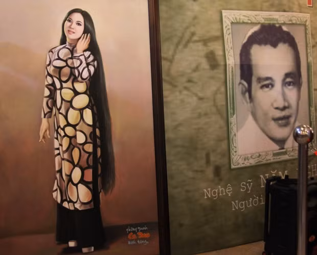 Chân dung cố NSƯT Thanh Nga được đặt trang trọng trước khán phòng nhà hát Bến Thành trong đêm khai diễn.