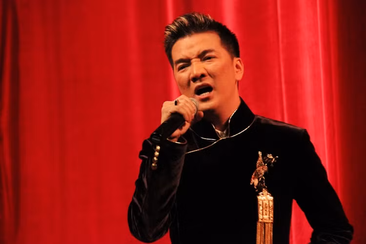 Đàm Vĩnh Hưng, nam ca sĩ xem "má ba Thanh Nga" là thần tượng đã hát lại ca khúc "mưa rừng" mà Thanh Nga từng hát.