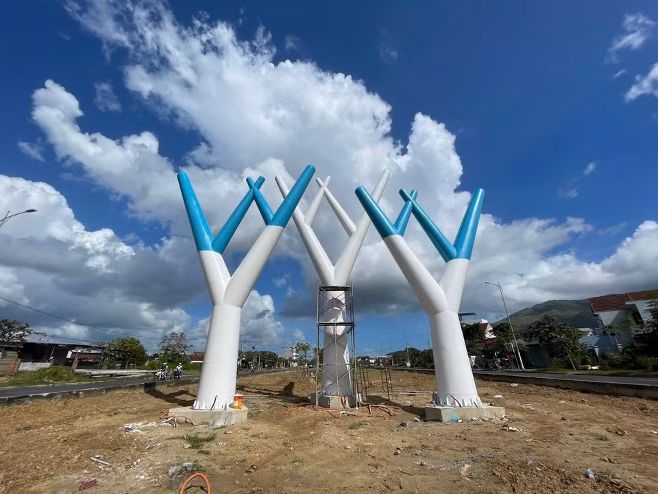 Khanh Hoa len tieng ve bieu tuong la tren duong vao Nha Trang