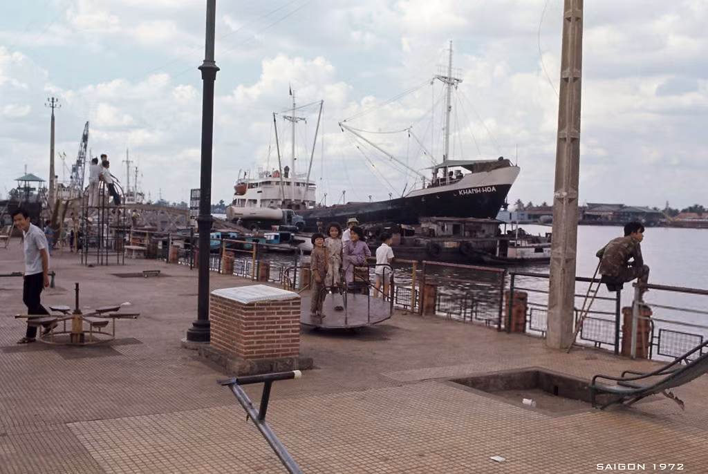 Một góc bến Bạch Đằng năm 1972. Ảnh: Habans Patrice.