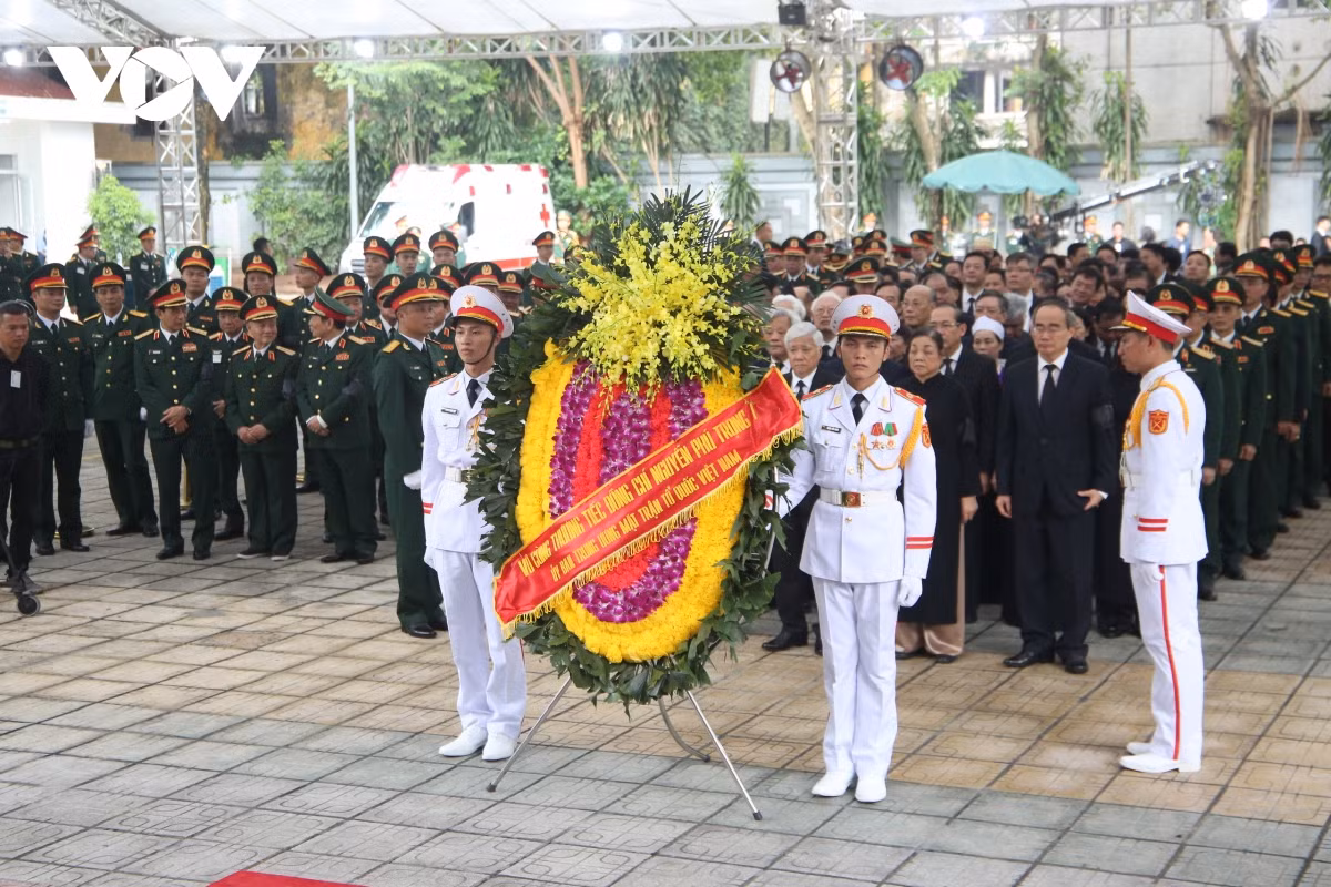 [CAP NHAT] Dong nguoi noi dai qua cac pho vao vieng Tong Bi thu Nguyen Phu Trong-Hinh-59