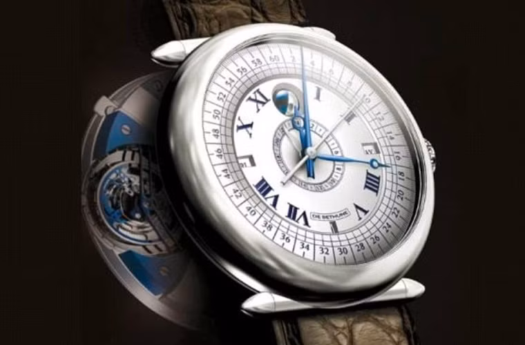 Chỉ sản xuất 3 cái duy nhất trên thế giới, đồng hồ đeo tay do De Bethune thiết kế là món quà sang trọng để tặng riêng cho những người giàu có. Mức giá của nó lên tới 670 nghìn bảng cho mỗi chiếc.