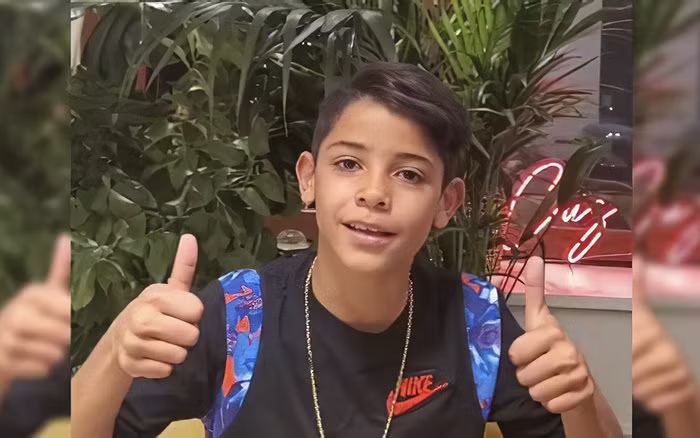 Chuẩn con trai Ronaldo: Tạo Instagram 1 ngày đã cán mốc triệu follow - Hình 3 Chuan con trai Ronaldo: Tao Instagram 1 ngay da can moc trieu follow-Hinh-3