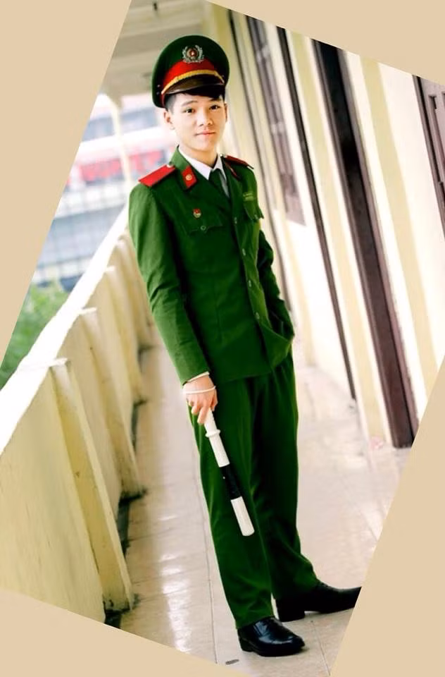 Tuấn Kiệt sinh ra trong gia đình có ông nội và bố cùng công tác trong ngành cảnh sát. Vì vậy, chàng trai này quyết định học HV Cảnh sát Nhân dân để tiếp nối truyền thông gia đình.