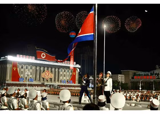 Lễ chào cờ long trọng tại quảng trường Kim Nhật Thành. Ảnh: KCNA