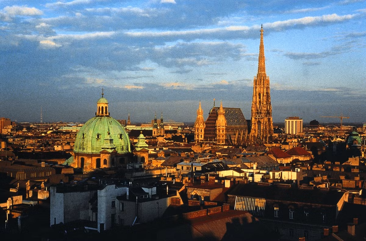 10. Vienna , Áo - Không chỉ được mệnh danh là thành phố âm nhạc, Vienna còn được ca ngợi là thành phố của những giấc mơ vì là quê hương của Sigmund Freud.
