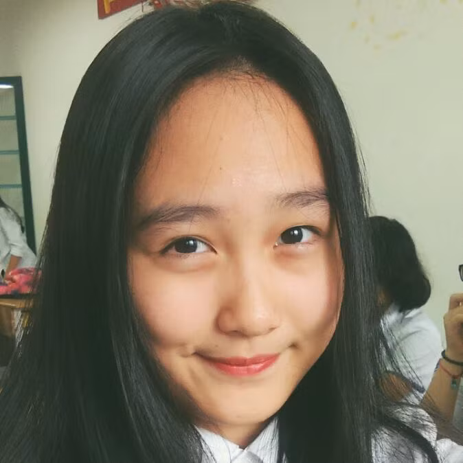Ngoài học văn hóa rất xuất sắc, Thu Hà còn là nữ sinh rất tích cực tham gia các hoạt động xã hội, thể thao và đã dành nhiều thành tích đáng nể. Giải nhất cuộc thi "Vẻ đẹp học sinh Chu Văn An" trong chuỗi sự kiện Sparkling Chu Văn An 2014.