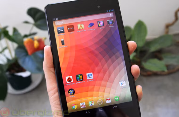 Tablet Nexus 7 2013 phiên bản 4G chính thức lên kệ, giá bán 7,4 triệu đồng. Nexus 7 2013 hiện được đánh giá là mẫu tablet có giá bán/hiệu năng cực tốt. Mới đây chiếc tablet này đã có phiên bản 4G LTE, bộ nhớ trong 32 GB. Sản phẩm sẽ bắt đầu bán ra tại Mỹ, thông qua cửa hàng Google Play với giá 349 USD (khoảng 7,4 triệu đồng).