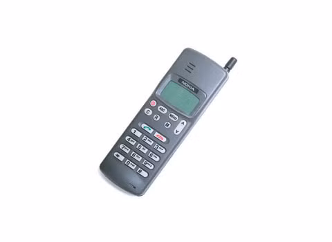 Năm 1992, công ty giới thiệu chiếc điện thoại cầm tay kỹ thuật số đầu tiên theo tiêu chuẩn công nghệ châu Âu.