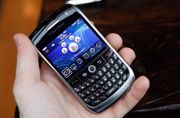 T-Mobile không bán BlackBerry. Theo phó giám đốc điều hành các dịch vụ hợp tác, người dùng hiện không còn cần các thiết bị BlackBerry nữa nên việc “giữ chúng trên hệ thống cung ứng, bán buôn là không cần thiết”.