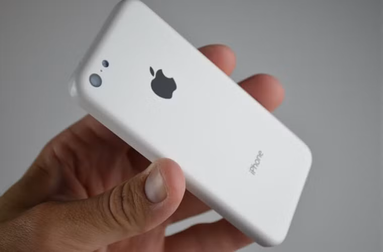 Không chỉ Việt Nam , iPhone 5C cũng ế ở Trung Quốc. Trên trang website của Apple tại Trung Quốc, giá của iPhone 5C là 735 USD cho phiên bản 16 Gb, nhưng tại cửa hàng Tmall, nó được bán với giá 653 USD, và cửa hàng Taobao, giá của iPhone 5C là 500 USD, rẻ hơn so với giá bán tại Mỹ.