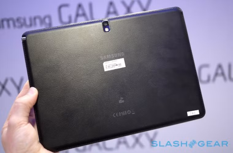 Samsung Galaxy Note 10.1 ra mắt ngày 10/10. Chiếc máy tính bảng Samsung Galaxy Note 10.1 phiên bản 2014 sẽ được lên kệ tại Mỹ từ ngày 10/10. Máy tính có màn hình Super Clear LCD, độ phân giải 2560x1600 px, với mật độ điểm ảnh là 300 ppi. Phiên bản 16 Gb có giá 549, 99 USD, phiên bản 32 Gb có giá 32 Gb.