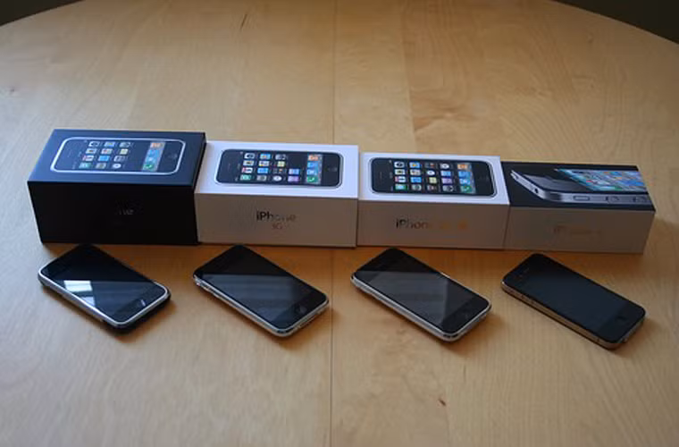 iPhone nào có tốc độ nhanh nhất? Trong một đợt kiểm tra tốc độ các mẫu iPhone từ trước đến nay, iPhone 3GS, rồi đến 3G, iPhone 3 và iPhone nguyên bản là những điện thoại có tốc độ tắt máy nhanh nhất. iPhone 5S thậm chí còn có tốc độ chậm hơn iPhone 5.