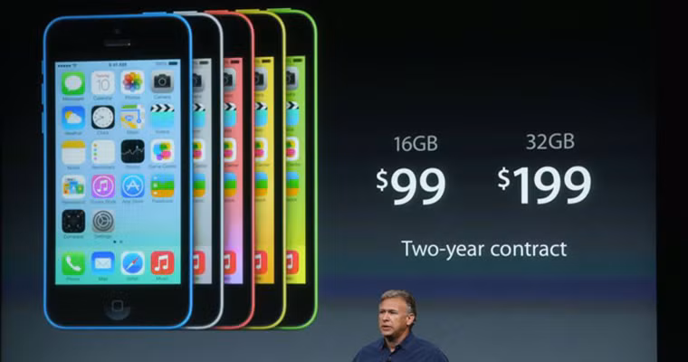 Nhà đầu tư muốn Apple hạ giá iPhone 5C. Giá cổ phiếu của Apple đã giảm xuống 2,3 % hây 11,53 USD sau khi Apple thông báo giá bán của iPhone 5C.