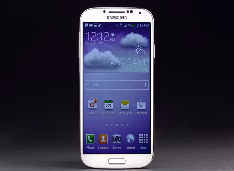 Lượng bán Galaxy SIV giảm, Samsung buộc phải họp bàn với nhà đầu tư. Samsung đang có ý định tổ chức một hội nghị với sự tham gia của 400 nhà đầu tư và nhà phân tích tại Seoul vào ngày 6/11 để bàn về kế hoạch phát triển dài hơi của tập đoàn, khi mà chiếc điện thoại đinh của hãng SIV đang có dấu hiệu giảm nhiệt.