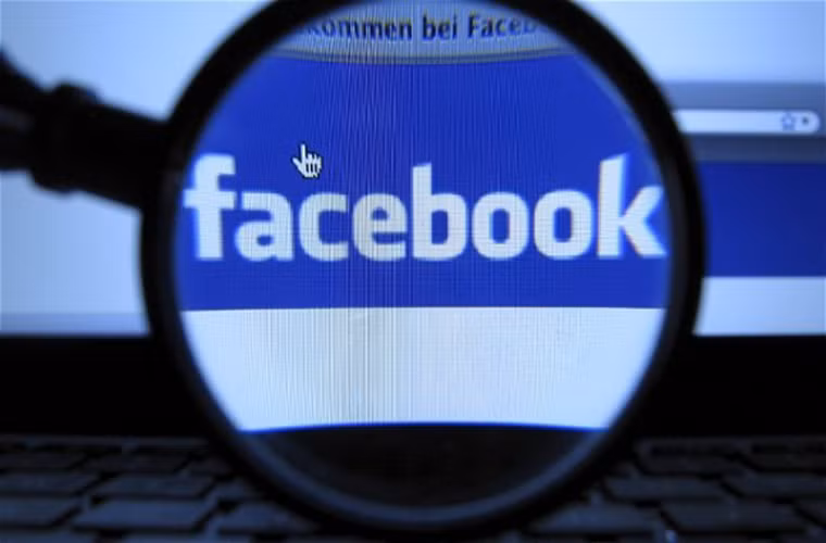 Trung Quốc mở cửa cho Facebook vào Thượng Hải. Trước kia, Trung Quốc đã “cấm cửa Facebook” do lo ngại người dân có thể sẽ có được những thông tin “không phù hợp”, nhưng mới đây họ cho biết đã cho phép Facebook xuất hiện trong khu vực thương mại tự do Thượng Hải.