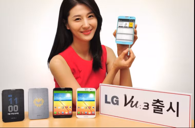 LG Vu III chính thức ra mắt. Chiếc phablet này sở hữu màn hình 5,2 inch khá độc, độ phân giải 1280x960 px, sử dụng bộ vi xử lý Qualcomm Snapdragon 800, 2,3 GHzz, RAM 2 Gb, camera sau 13 Mp với đèn flash, camera trước 2,1 Mp. Điện thoại sử dụng hệ điều hành Android Jelly Bean 4.2.2.