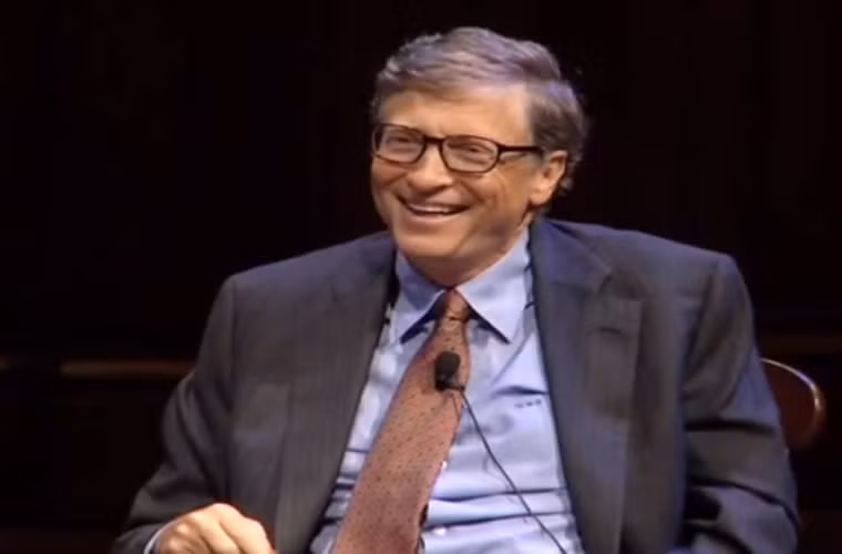 Bill Gates: Nút Ctrl+Esc+Delete là một sai lầm. Bộ ba nút này được người sáng chế máy tính IBM dùng để khởi động lại máy tính trước khi vào lại Windows, nhưng do bàn phím của IBM không cho phép Microsoft sử dụng một phím đơn thay cho 3 phím này. Và với Bill Gates, đây là một sai lầm.