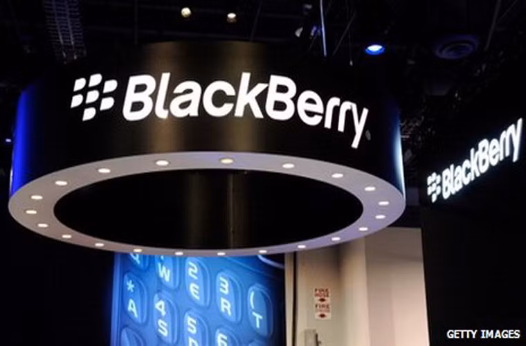 BlackBerry sa thải 40% nhân công. Theo một nguồn tin mới đây, hàng nghìn nhân công của BlackBerry có thể bị cho thôi việc do những khó khăn tài chính mà công ty đang gặp phải.