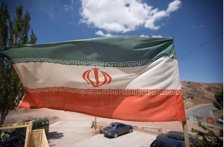 Iran tấn công máy tính Hải quân Mỹ. Một quan chức Mỹ cho biết một số máy tính của Hải quân nước này đã bị một nhóm tin tặc “làm việc cho chính phủ Iran hoặc có sự hậu thuẫn của lãnh đạo nước này” tấn công. May mắn đây là những máy tính thuộc cấp thấp nên không có tổn thất đáng kể nào.