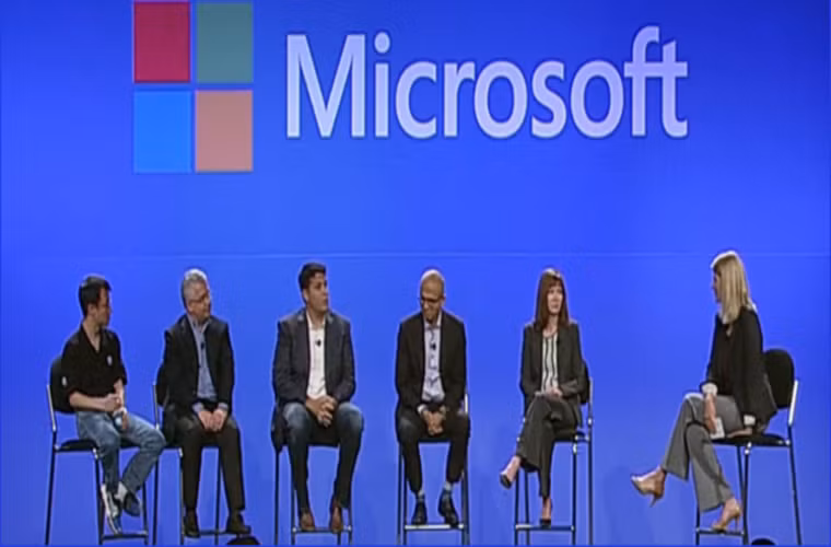 Microsoft đang có ý định biến Windows RT thành hệ điều hành cho dòng phablet Windows. Theo một nguồn tin, Microsoft đang cân nhắc đến khả năng sử dụng hệ điều hành Windows RT trong hàng loạt các điện thoại phablet của mình. Thông tin này được đưa ra trong cuộc gặp Phân tích tài chính của Microsoft.