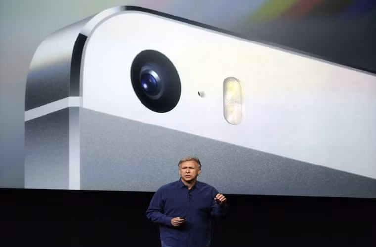 Đài Loan: thiếu ống kính ảnh hưởng đến số lượng iPhone 5S và 5C cung ứng. Một số nhà cung ứng tại Đài Loan cho biết sản lượng sản xuất ống kính camera của họ đang bị giảm xuống, và điều này có thể gây ảnh hưởng đến số lượng iPhone 5S và 5C cung ứng ra thị trường.