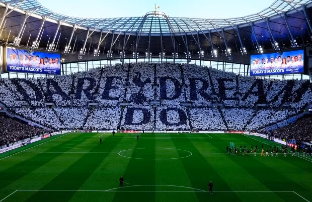 6. Mặc dù đang có những màn trình diễn thường gây thất vọng, Tottenham vẫn có được sự ủng hộ nhiệt tình từ người hâm mộ. Tại sân vận động hiện đại với sức chứa 62.062 chỗ, lượng người hâm mộ trung bình đến sân lên đến 60.094.