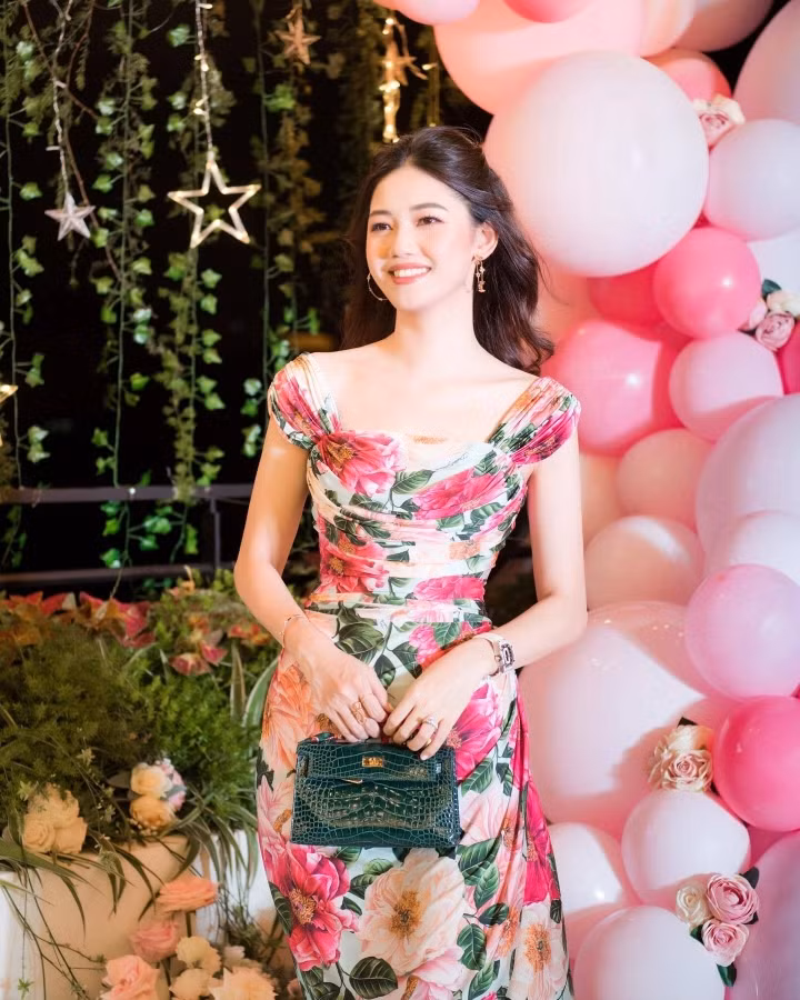 Cuoc song nhung lua cua 2 chi em a hau tu choi thi quoc te-Hinh-10