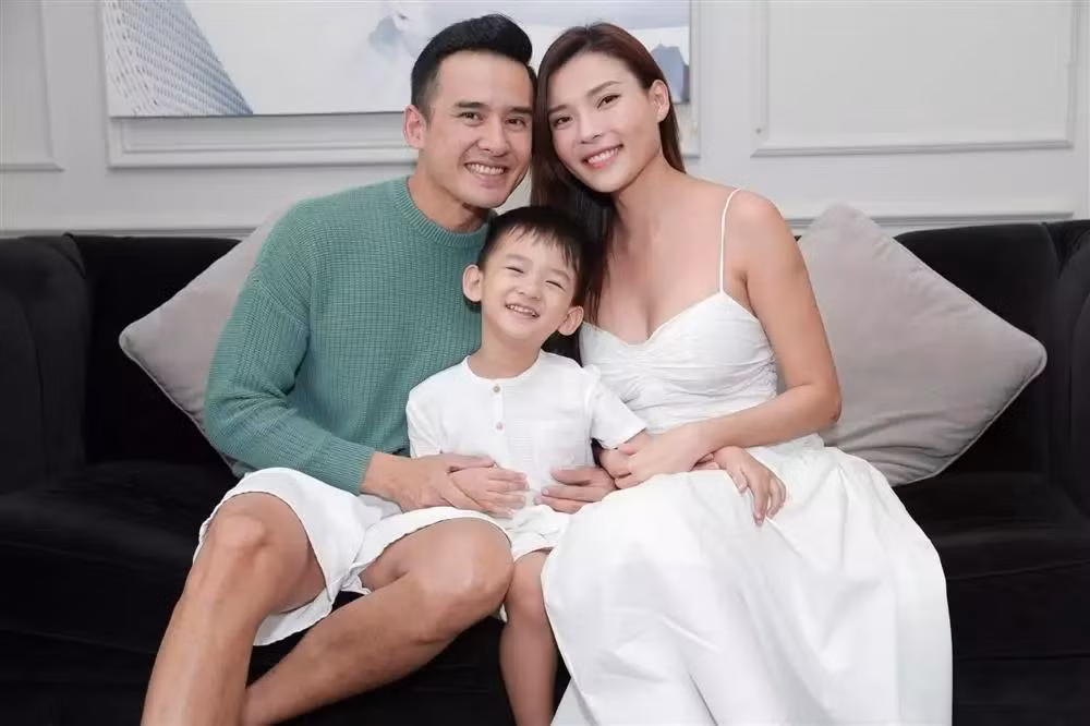 Vo chong Thuy Diem xay nha lien tuc, kinh te 