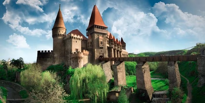 Hình ảnh lâu đài Bojnice, Slovakia, giống như một bức tranh sơn mài xinh đẹp.