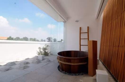 Với không gian thoáng đãng, yên bình, ngôi nhà tránh được cái ồn ã, bụi bặm giữa thành phố đông dân cư như TP HCM.