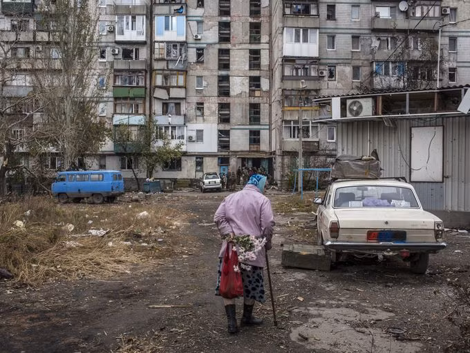 Sân bay Donetsk bắt đầu trở thành chiến trường nóng nhất miền đông Ukraine kể từ 26/5 khi lực lượng công lực Ukraine chiếm quyền kiểm soát khu vực sân bay này sau những trận nã pháo dồn dập và ác liệt.