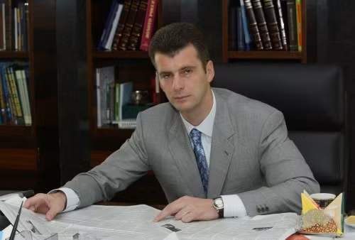 Mikhail Prokhorov: Tập đoàn Onexim của ông Mikhail nắm cổ phần lớn trong các lĩnh lực ngân hàng, năng lượng và khai thác tại Nga. Tỷ phú này đã mất khoảng 2,4 tỷ USD trong năm nay.