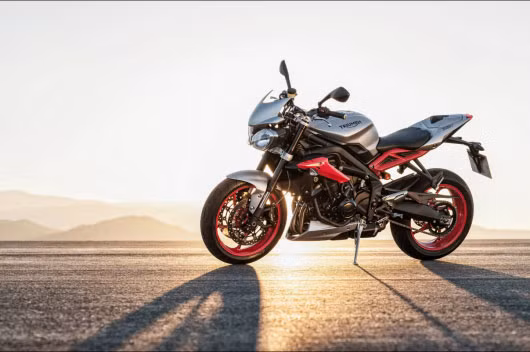Đại diện cho nền công nghiệp xe mô tô của Anh, hãng Triumph giới thiệu mẫu xe phiên bản 2015 Triple Rx Special Edition.