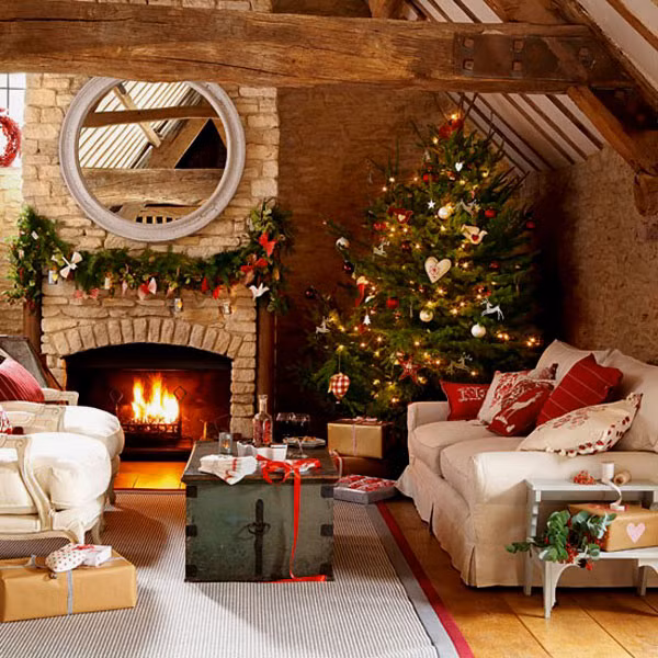  1. Chọn cây thông Noel: Không khí Giáng sinh sẽ mất hẳn đi không khí nếu vắng bóng cây thông. Cây thông Noel thường được đặt ở nơi sang trọng nhất trong phòng khách hoặc sảnh nhà. Với những nhà có lò sưởi thì cây thông đặt cạnh lò sưởi sẽ tăng thêm không khí Giáng sinh.