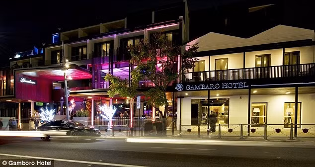 Tham dự thượng đỉnh G20 lần này với tư cách một đại diện của Liên hiệp quốc, Tổng thống Myanmar Thein Sein chọn căn phòng có giá 1.025 USD/đêm trong khách sạn Gambaros. Ông Thein Sein chọn căn phòng có 2 phòng ngủ lớn và nhiều ban công.