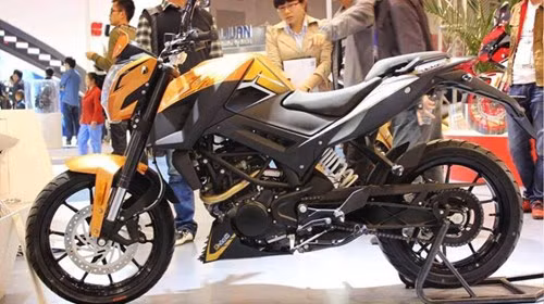 Một hãng xe Trung Quốc đã sản xuất dòng naked-bike với kiểu dáng tương tự KTM Duke 200. Dù kiểu dáng của mẫu naked-bike Trung Quốc giống hệt phiên bản Duke 200 của KTM nhưng xe lại trang bị động cơ 250 phân khối.