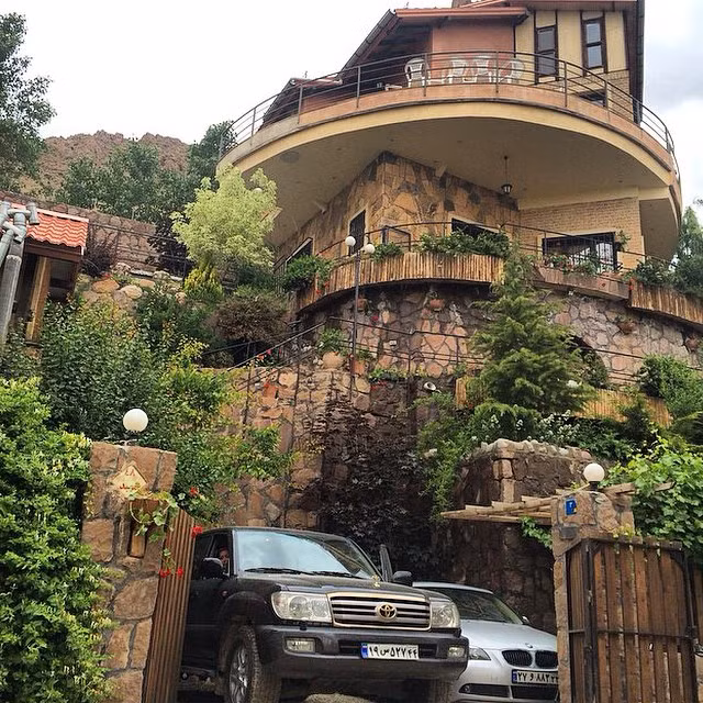 Giới trẻ ở Tehran – thủ đô của Iran khoe biệt thự...