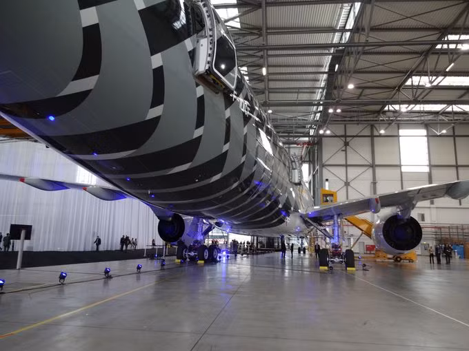 A350 nhẹ và tiết kiệm nhiên liệu hơn tới 25% so với dòng máy bay trước đó của hãng Airbus.