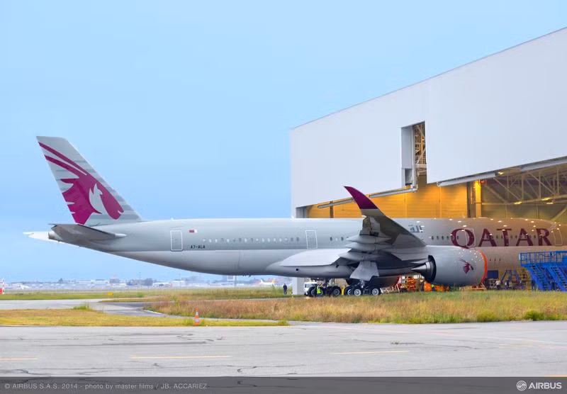 Trong đó, hãng Qatar Airways là khách hàng đầu tiên đặt mua máy bay Airbus A350 XWB cho đội bay của họ và sẽ nhận chiếc máy bay đầu tiên vào cuối năm nay. Chiếc Airbus A350 XWB đang được hoàn thiện và chuẩn bị giao hàng trước cuối năm.
