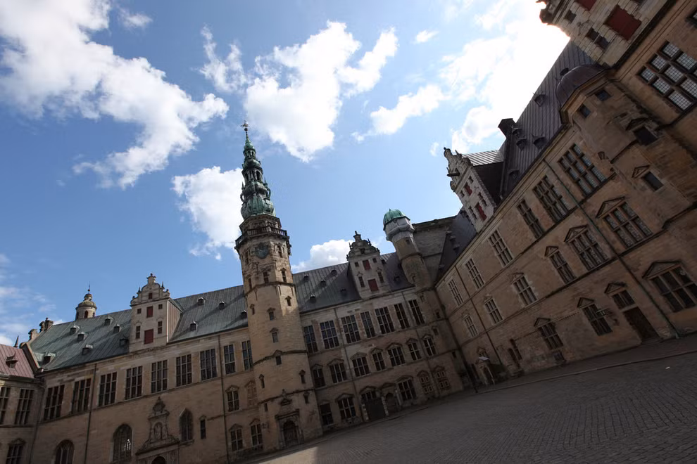 12. Lâu đài Kronborg, Đan Mạch. Được xây dựng trong thập niên 1420, Kronborg là một trong những pháo đài quan trọng nhất ở Bắc Âu. Nó đã được UNESCO đưa vào danh sách Di sản thế giới năm 2000.
